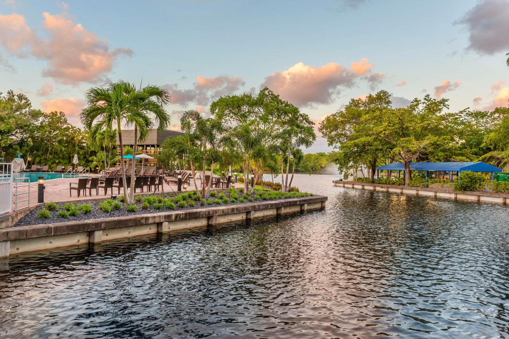 The Westin Fort Lauderdale Hotel Exterior photo